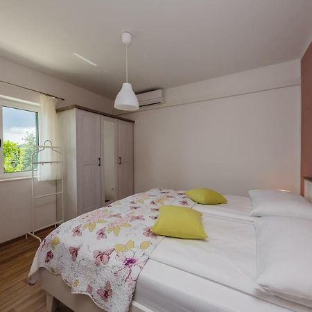 Holiday Home Cherry Tree Zrnovnica Exterior photo