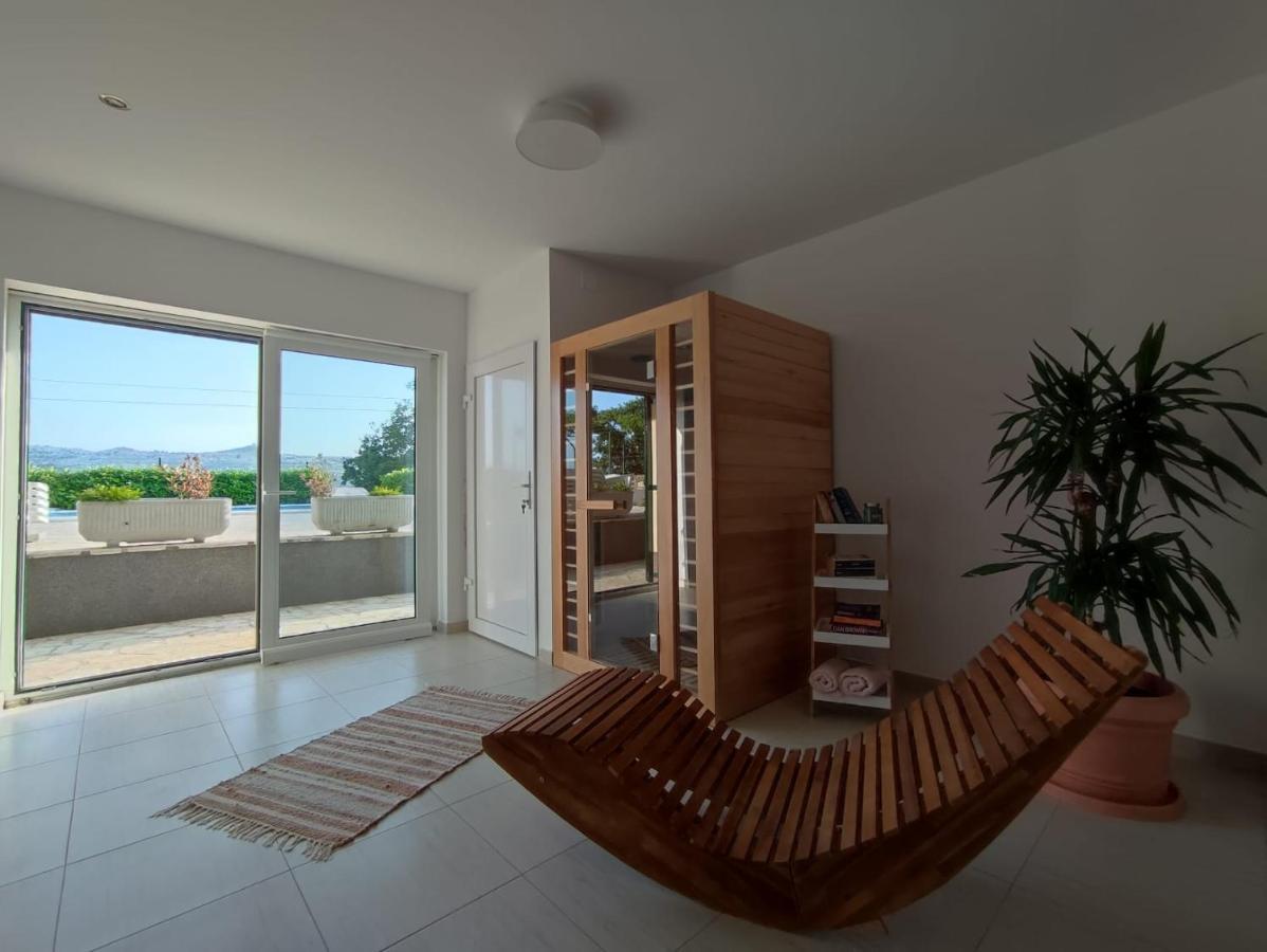 Holiday Home Cherry Tree Zrnovnica Exterior photo