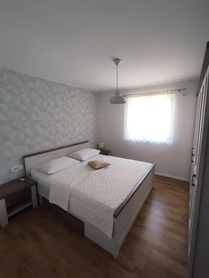 Holiday Home Cherry Tree Zrnovnica Exterior photo