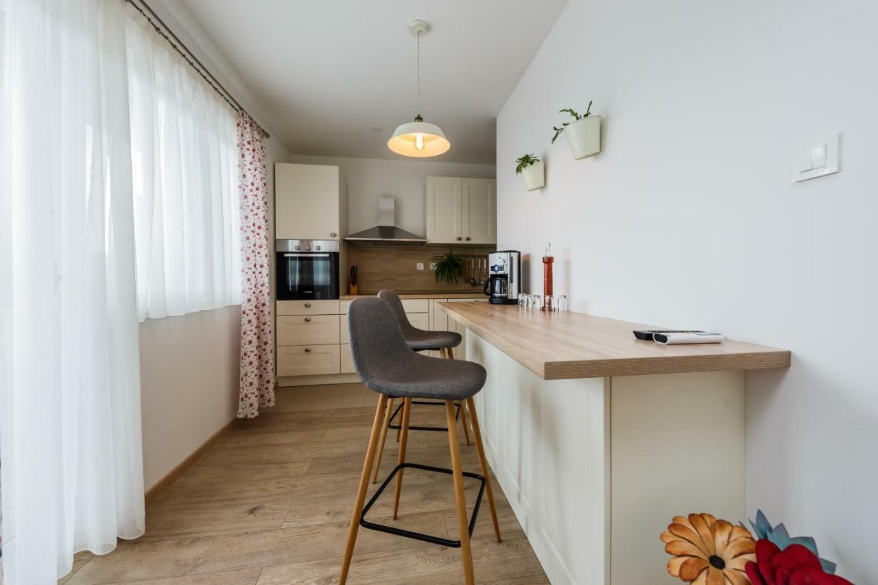 Holiday Home Cherry Tree Zrnovnica Exterior photo