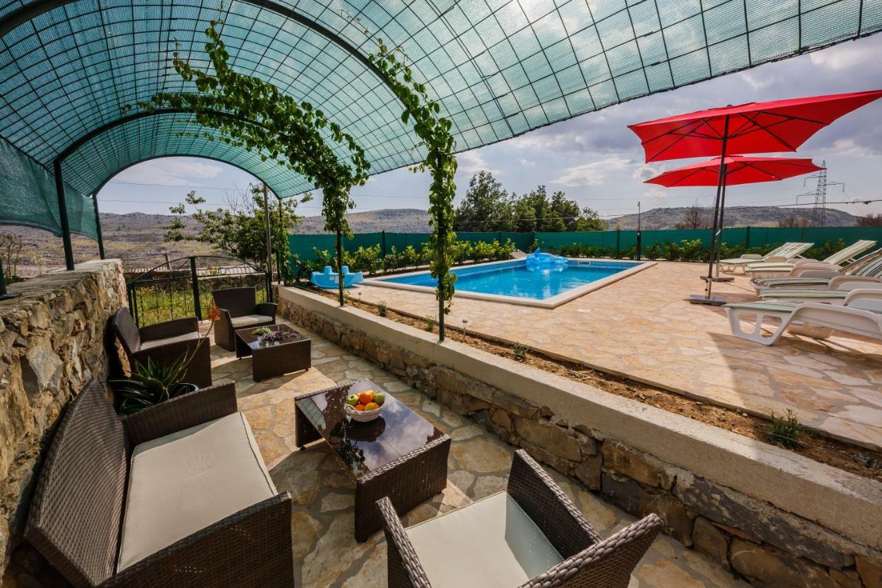 Holiday Home Cherry Tree Zrnovnica Exterior photo