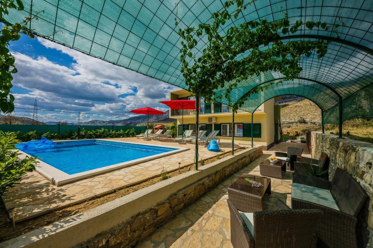 Holiday Home Cherry Tree Zrnovnica Exterior photo